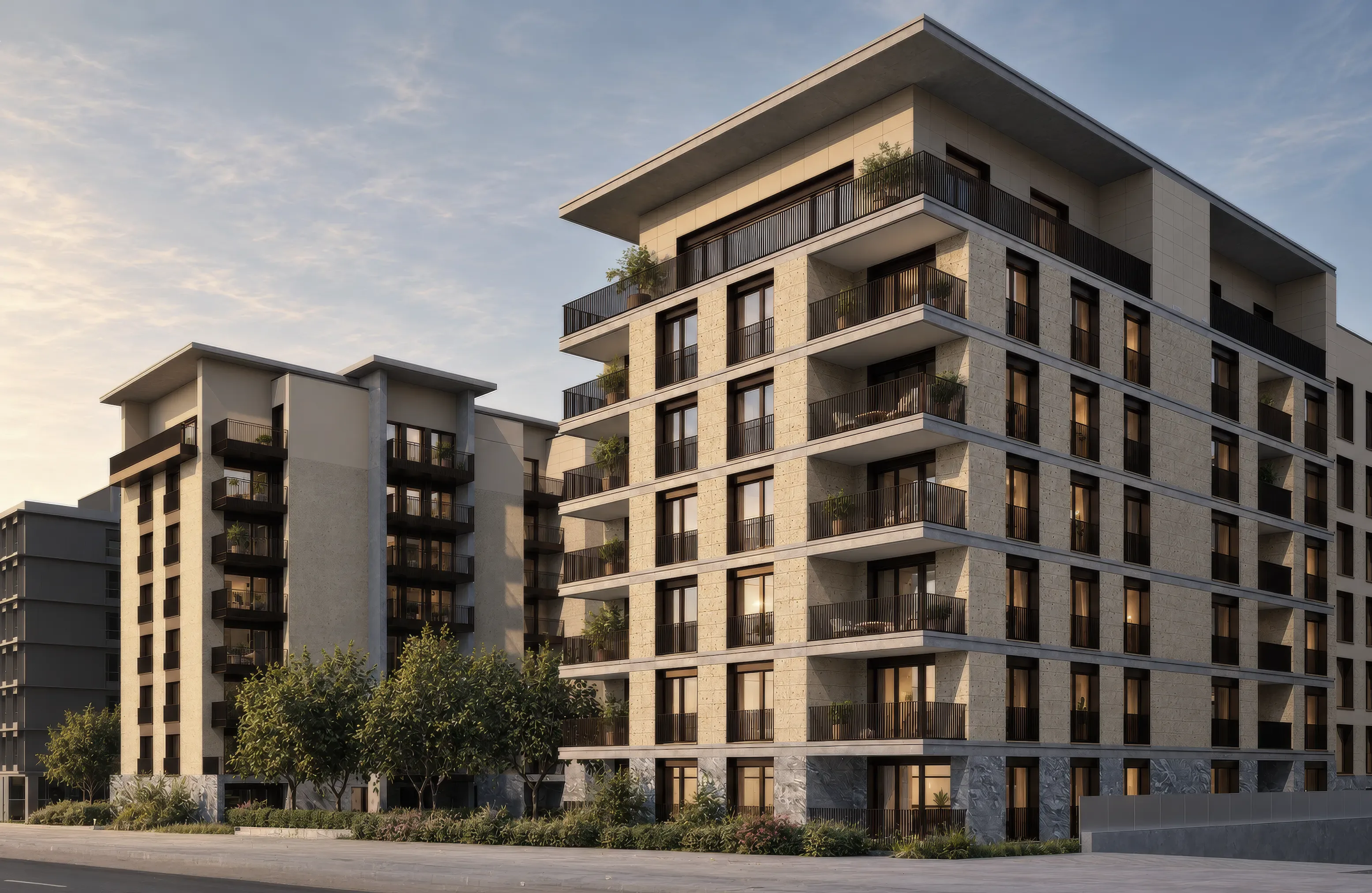Montera vu de l'angle — façade en pierre claire, loggias d'angle et attique sous sa toiture débordante, en fin de journée